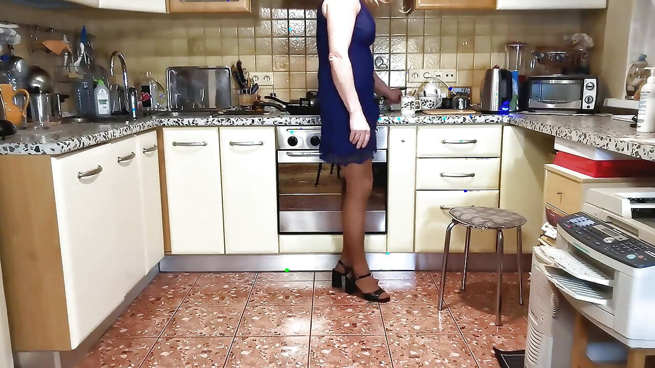 Sissy Slut Michelle Ernandes Performs Web Cum Show for a Just Married Couple