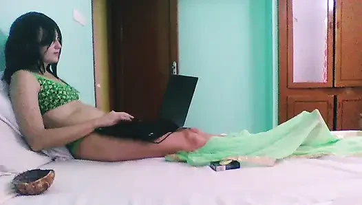Wanita super semok yang glamor dientot habis-habisan sama besar pria kulit hitam