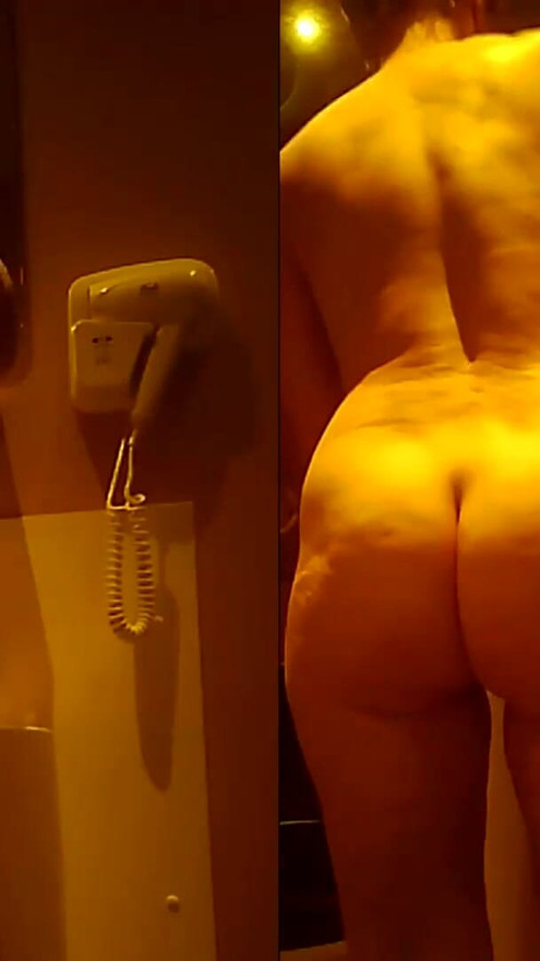 Who wouldn't want to watch the mature neighbor in the bathroom through the keyhole? She has an ass like a sweet pear | Clip 2