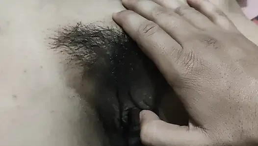 Memek muda ibu muda dengan jari kepuasan kamar tidur di pacar