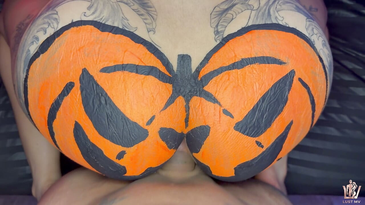 Halloween , cosplay de abóbora na bunda grande de Valentina Badillo