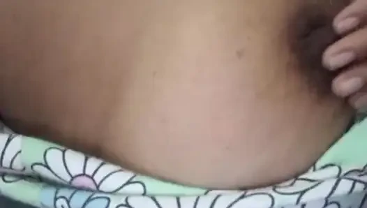 18+ Студентка в первый раз Musterbate с ее большими сиськами и мокрой шри-ланкийской местной