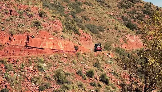 Si cewek hot rambut pirang dientot habis-habisan di dalam mobil