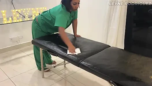 Unexpected Pleasures - cewek hot latina dilumasi minyak