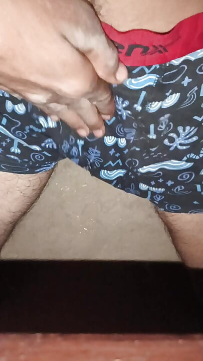 Khet se aate hi lund ko hilane ki tayari kar di or pani nikal gya young boy desi style handjob