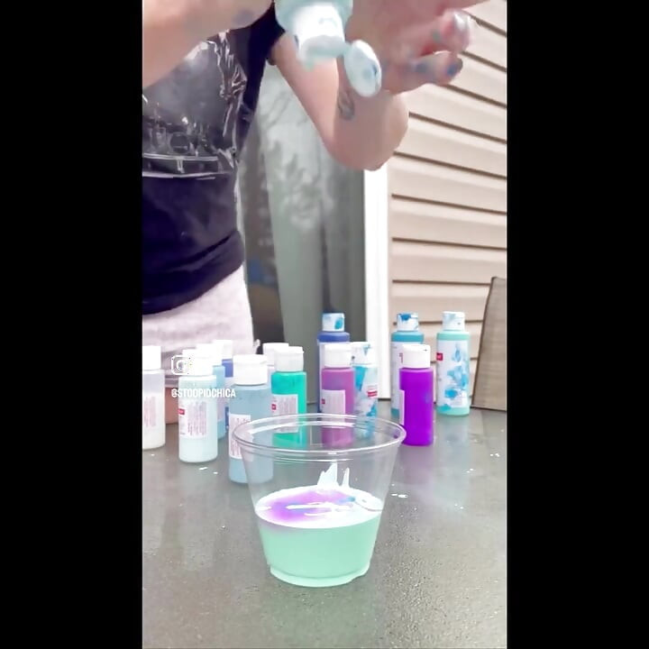 Suzy Wylde Adalah Seorang Seniman