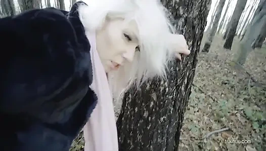 Riskanter öffentlicher fick auf dem Spaziergang mit einem zufälligen Typen aus Tinder