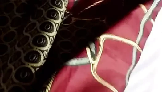 Porra no lenço de seda da tia se masturbando secretamente