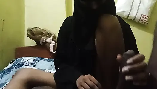 Pacar muslim burqaku sangat hot sampai kamu bisa cuci air saat kamu melihatnya! Video paling ampuh yang pernah ada
