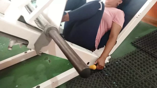 I invite the big ass from the gym after her leg routine