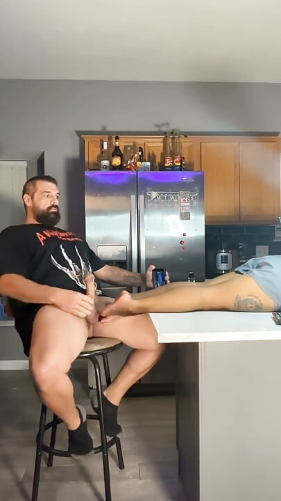 Oil Latina Feet and Cumshot