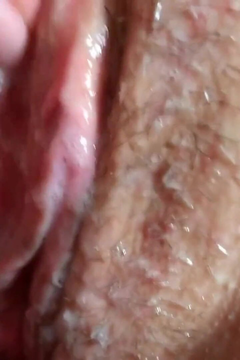 Lass uns zusammen wichsen. Bitte spritz auf meine muschi.