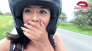 Saya masturbasi di depan umum dengan sepeda motor