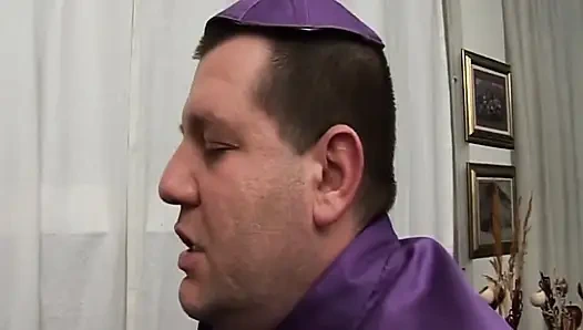 Rahip sarışın kızı günahkar sert ayinde sikiyor