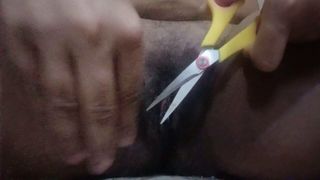 Satisfying as fuck trimming pussy