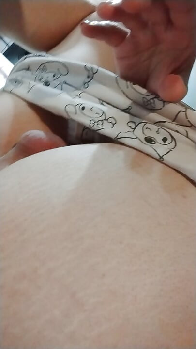 Time to invite you into my bedroom for a little close-up look at what I do when I'm all alone