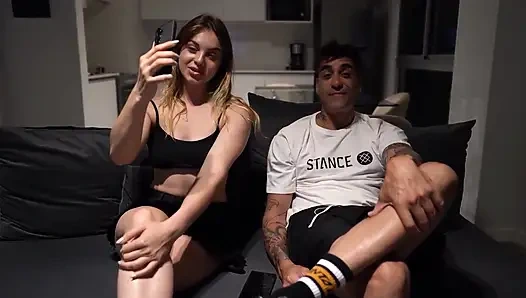 Старик с гигантским хуем уничтожает блондинку с большой задницей!