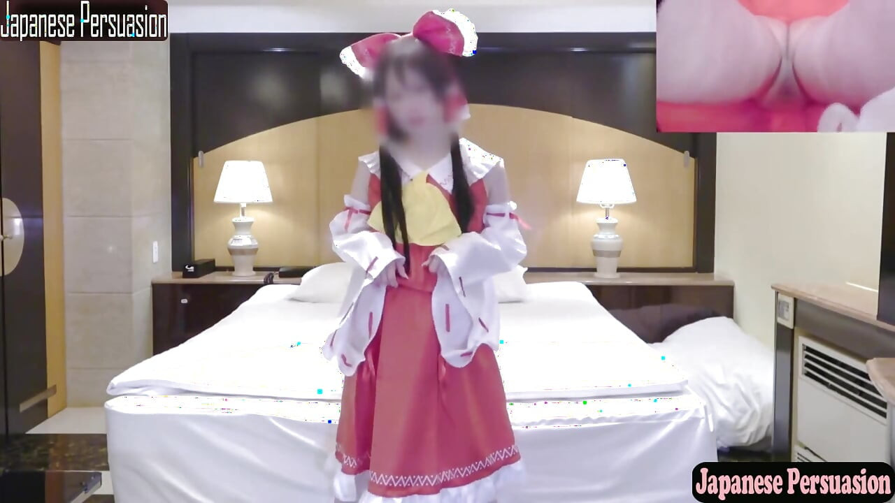 Slank Downer Style Apparel Girl Cosplayer viser sin stille sjarm som en Reimu Shrine Maiden Again 2