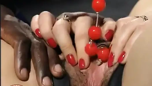 Lateks mesum berantakan dalam semi-kegelapan