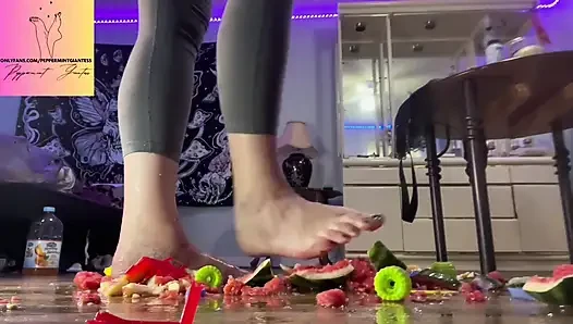 Size 16 Barefoot Fruit Crush Giantess Destruction