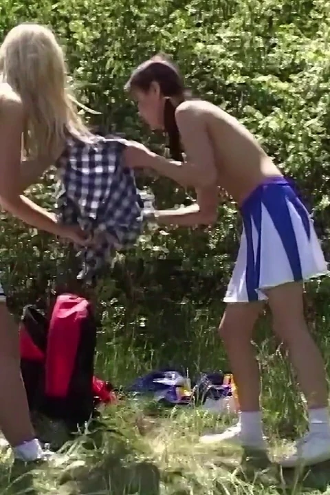 Lesbische tieners in de buitenlucht