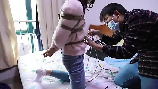 Hui13 - the Constraint of Skinny Jeans and White Socks