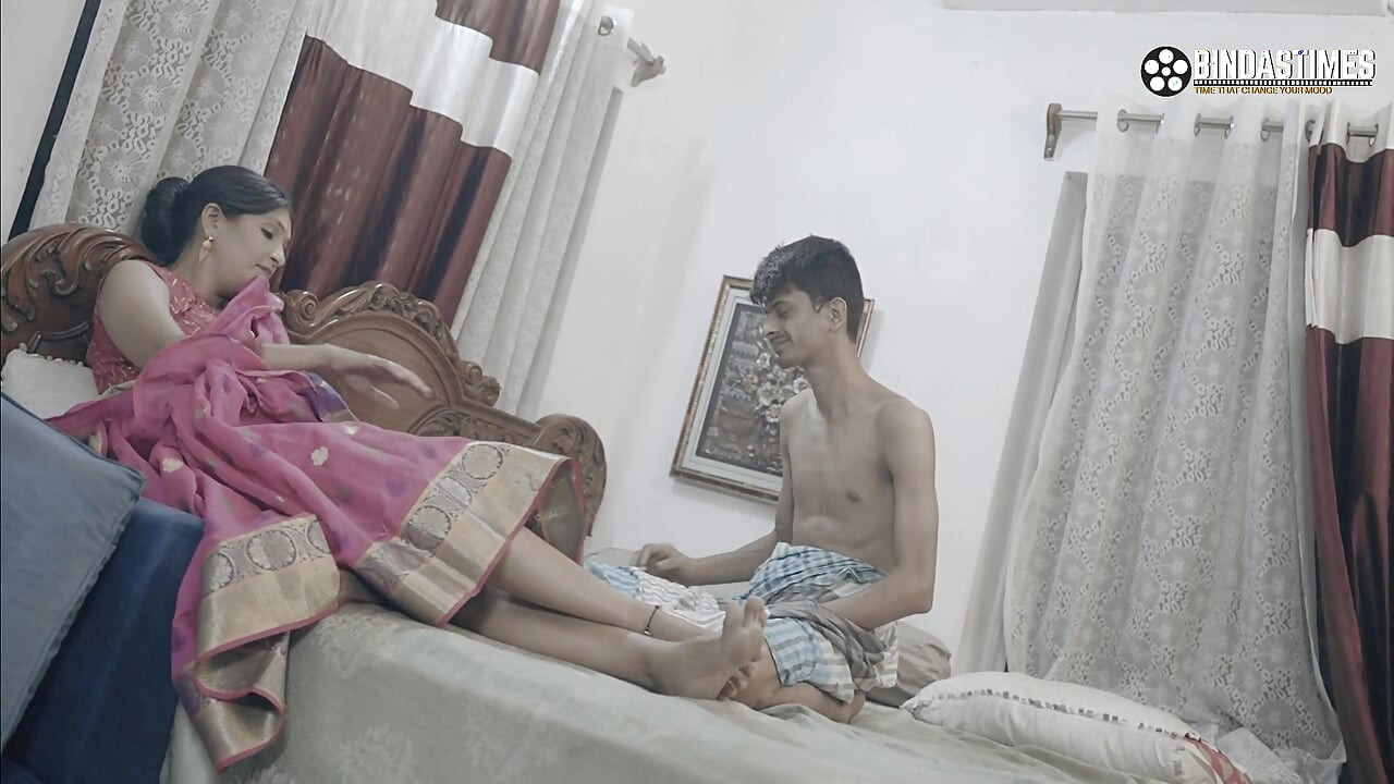 Devar Ne Pela Desi Bhabhi Ko Aur Face Mai Giradala Mal