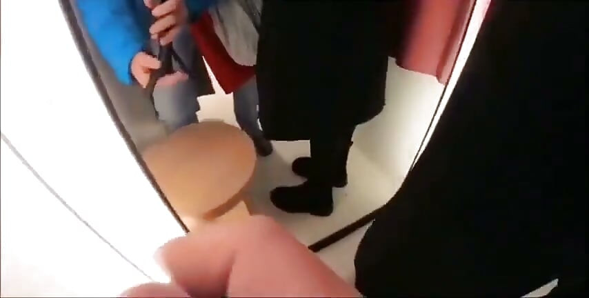 Pertunjukan webcam 4 cewek sange ini berujung dengan seks liar di ruang ganti toko!