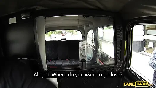 Fake taxi - cewek dengan toket besar ini dientot habis-habisan di dalam taksi!