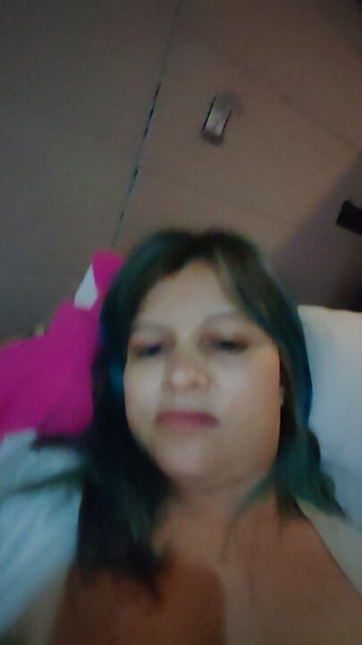 Lusi masturbates in front of other men on webcam while her spouse