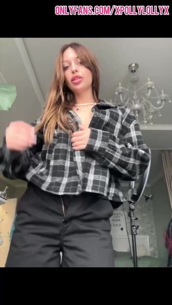 18 Year Old Babe with Perfect Body Undressing - OnlyFans Leaks