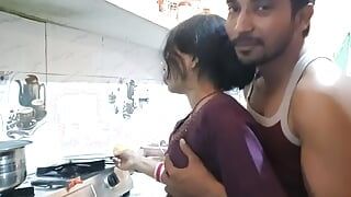 Primera vez sexo con india en la cocina