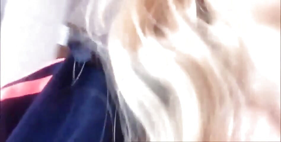 Твоя сексуальная девушка-писсинг делает это везде! Даже в машине