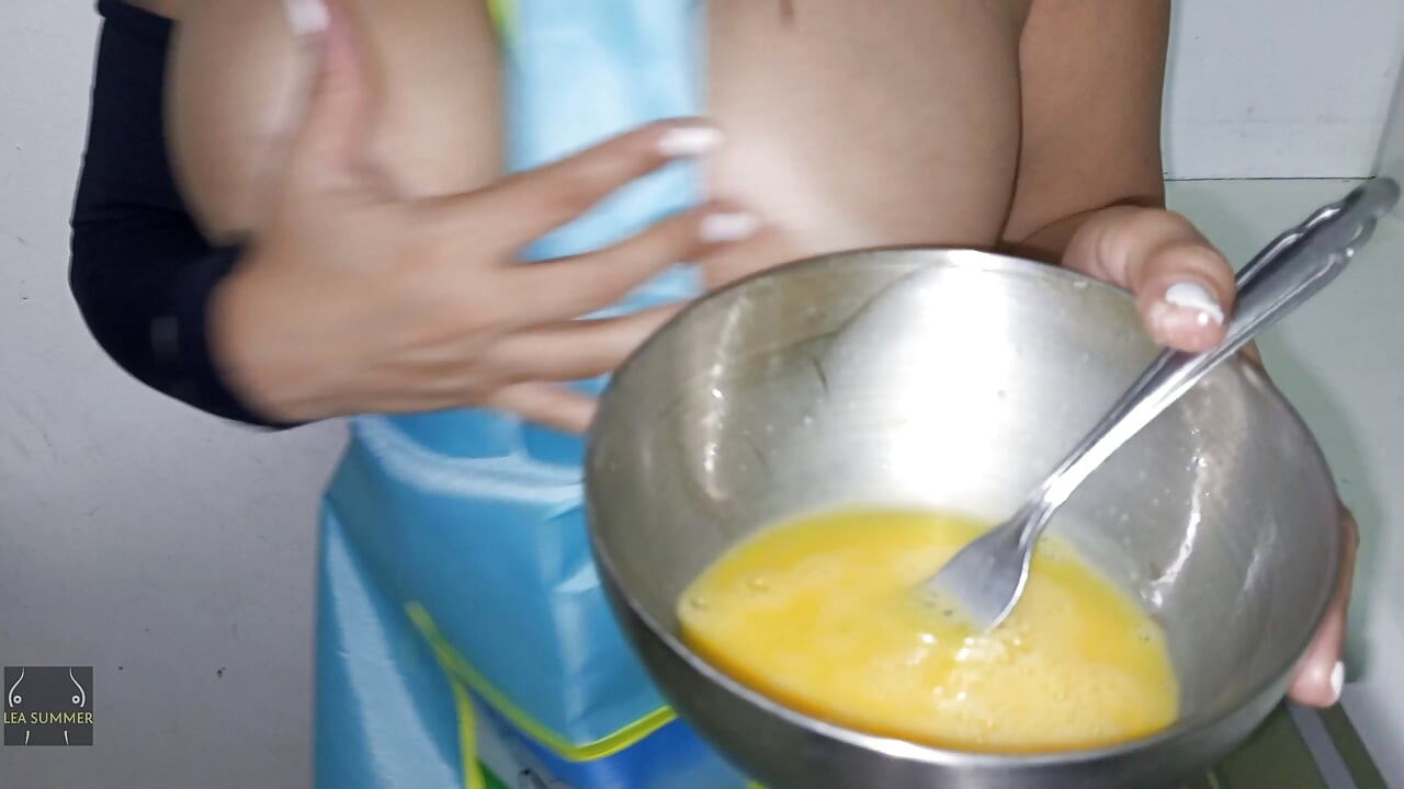 Big-bootied housewife invites her neighbor over and gives him a blowjob in the kitchen
