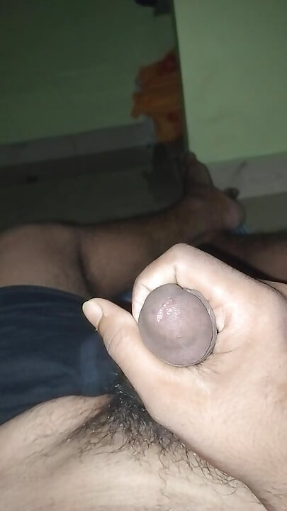 Desi ghaw ka chora land hila raha hai