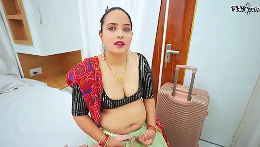 Üvey anne üvey oğluyla aynı yatağı paylaşıyor, üvey anne üvey babası tarafından tam Hintçe ses kaydıyla tatmin olmadığında üvey oğlu tarafından sıkı amcığı sikiyor.