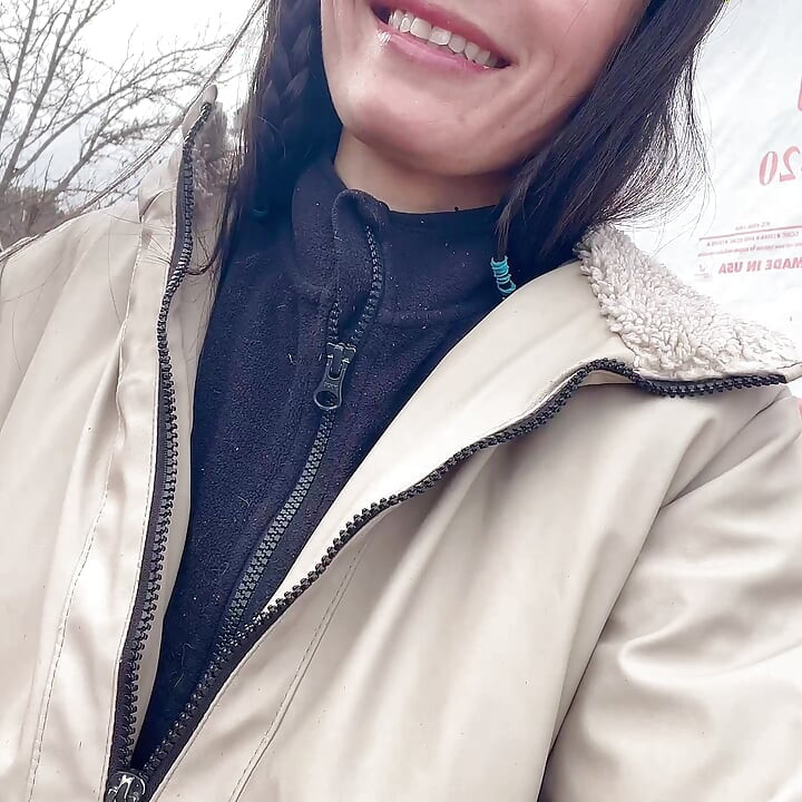 Go Outside Then Pissing Pussy Show up
