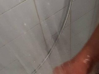 Walenie kapsülü prysznicem