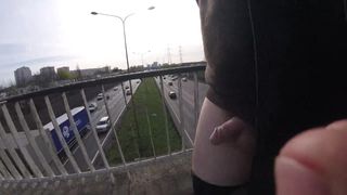 Cazzo lampeggiante sul ponte dell&#39;autostrada