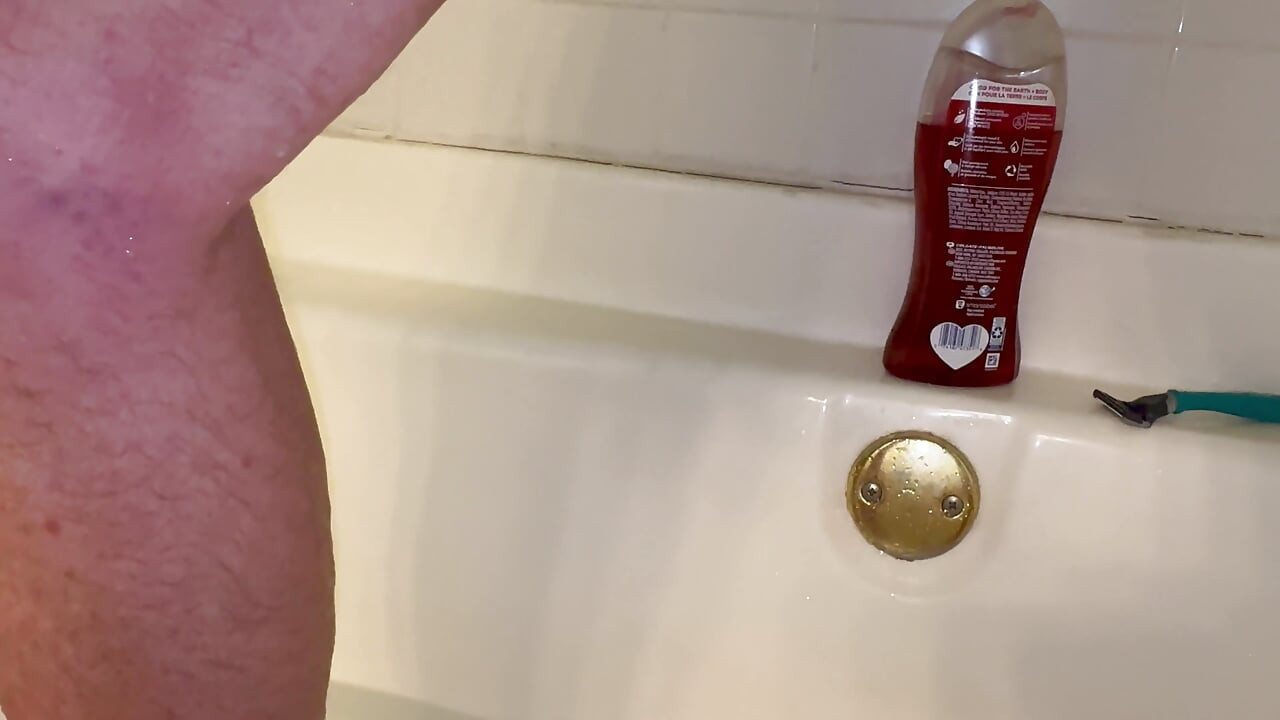 包茎でないペニスを掃除する