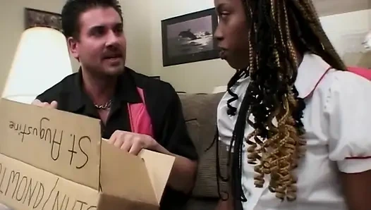 Cewek ahegao orgasme lidah setelah dientot habis-habisan di sofa