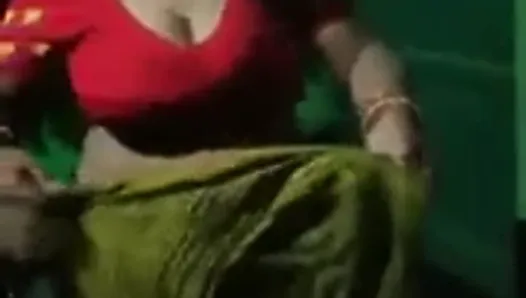Desi aunty changing clothes