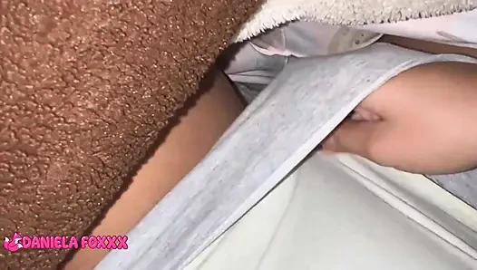 Yakalanmam diye çok ses çıkarmadan mastürbasyon yaptım.