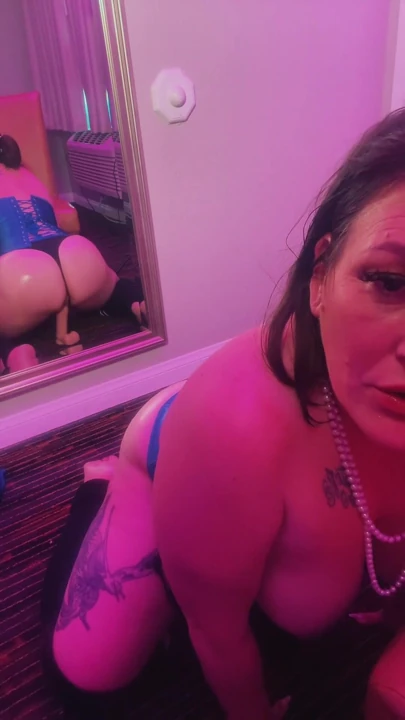 SanDiego8383 Edges herself in front of a man she just met off camera in this tease and denial | Clip 1