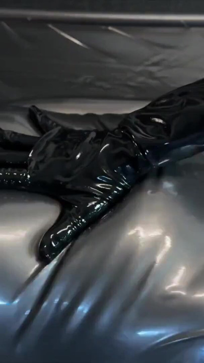 MistressAe and Shannon Huxley: The Vac Bed | Clip 1