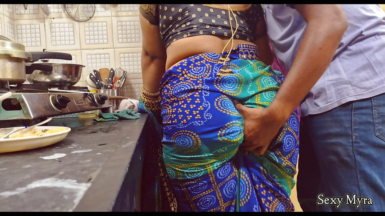 Ghar ki Nayi Chachi ki randi wali chut porn video thumbnail