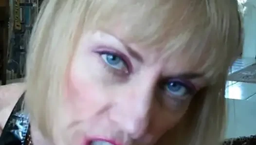 Melanie Makes Hubby Watch Her Play