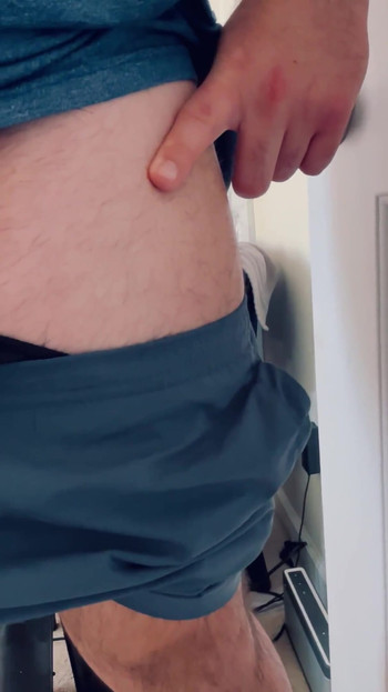 Snažan trenutak iz "Penis Hanging Out at Home"