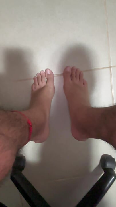 Gamer dečko stopala