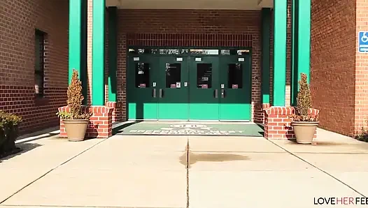 Bayan Summer'ın güvenli ayakla seks dersi